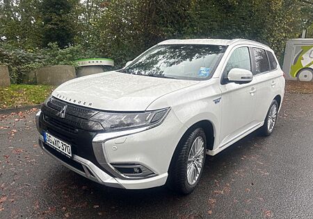 Mitsubishi Plug in Hybrid Outlander Plug-in Hybrid Outlander