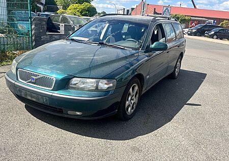 Volvo V70 2.4 *AUTOMATIK*KLIMA*ALU*AHK*SITZHEIZUNG*