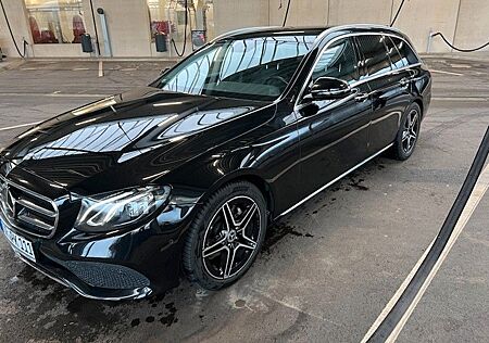 Mercedes-Benz E 220 d T Autom. -