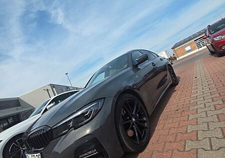 BMW 330i M Sport Automatic FAST VOLLAUSSTATTUNG