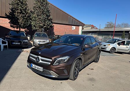 Mercedes-Benz GLA 220 CDI 4MATIC DCT -