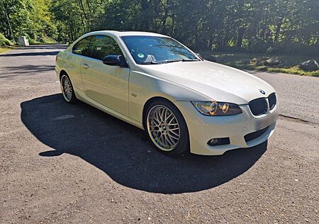 BMW 325 E92 Coupe M - Paket !! 1. HAND !!