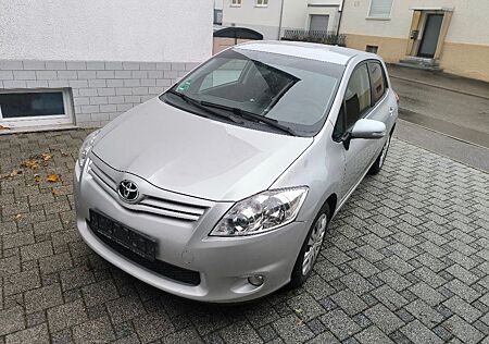 Toyota Auris Life+