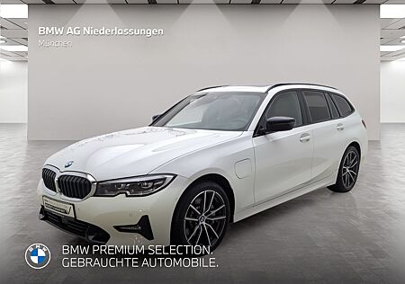 BMW 330e Touring Sport Line Harman/K Head-Up Kamera