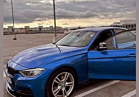 BMW 320d - MPaket-M3Optik Motorhaube- Deutsch