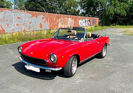 Fiat 124 Spider (CS0) 2000 i.E Pinifarina