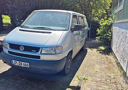 VW T4 Caravelle Volkswagen 2,5-l-Diesel TDI 75kW Standard