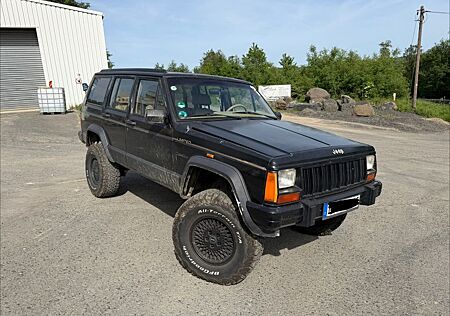 Jeep Cherokee XJ Limited 4.0 Lift-Kit eingetragen