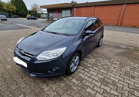 Ford Focus 1,0 EcoB. 74kW Champions Edit. Turnier...