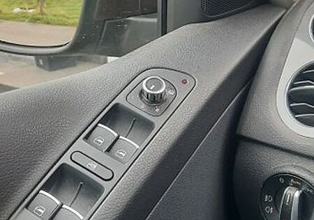 VW Tiguan Volkswagen 2.0 TDI DSG 4MOTION Track & Style Tra...