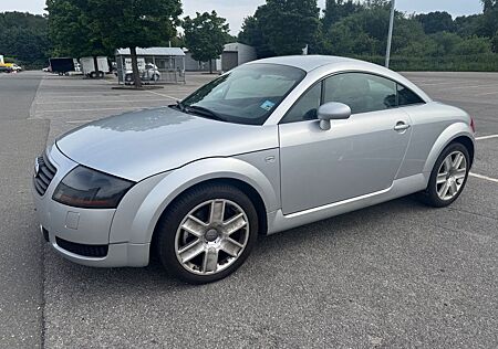 Audi TT 1.8T 224PS Erstbesitz, ohne Spoiler!