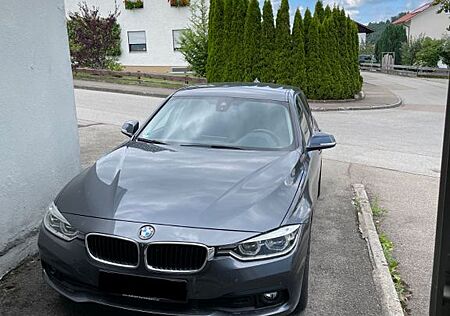 BMW 320d xDrive Touring Advantage