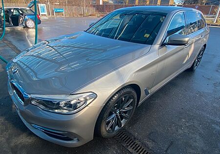 BMW 540i xDrive Touring Luxury Line