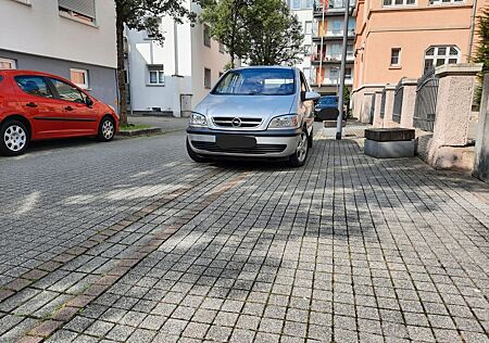 Opel Zafira 1.8 16V Elegance Elegance