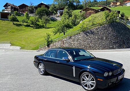 Jaguar XJ6 2.7 Liter Diesel Portfolio 1 von 100 Stück