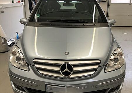 Mercedes-Benz B 150 B150-Klima-Navi-Panoramadach