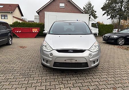 Ford S-Max Titanium Navi SHZ Pano AHK 7-Sitzer