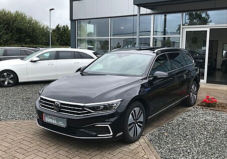 VW Passat Variant Volkswagen Passat 1.4 TSI DSG GTE IQ Pan Kam AHK VC Leder