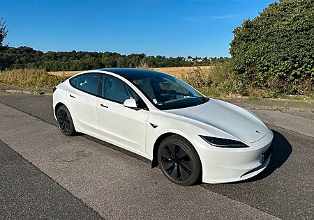 Tesla Model 3 2024 Long Range AWD | weiß/weiß