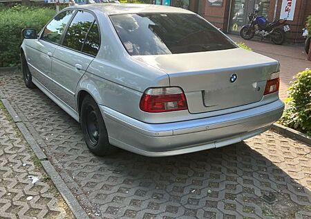 BMW 520i A -