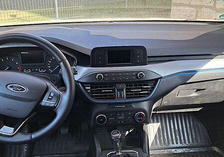 Ford Focus Trend 1.0 EcoBoost 100PS PDC Sitzheiz