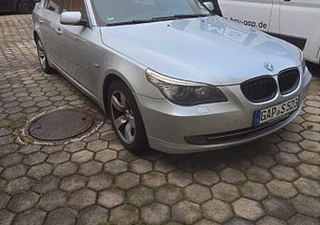 BMW 523i -