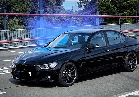 BMW 320i Luxury Line Luxury Line