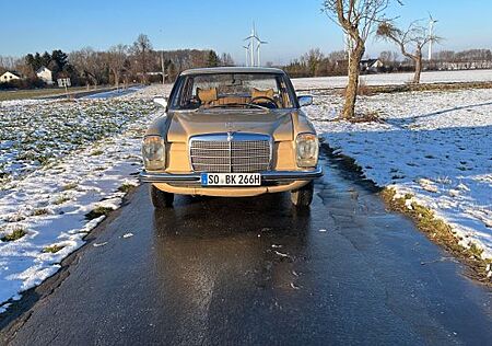 Mercedes-Benz 200 W115 Strich 8