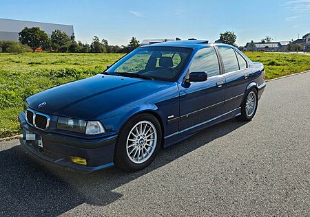 BMW 328i Schalter M Paket Avusblau