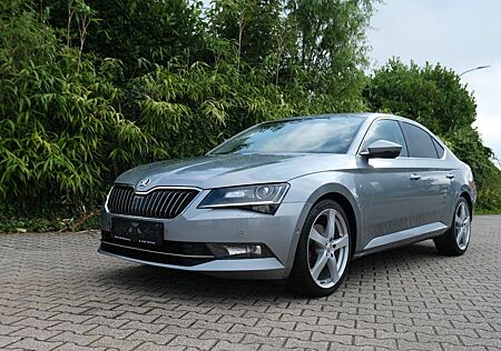 Skoda Superb Lim Style Alcantara PDC SHZ ACC Allwetter