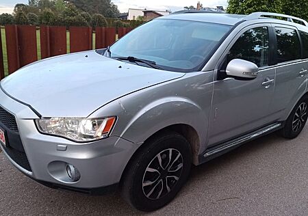 Mitsubishi Outlander 2.4 MIVEC Instyle 4WD CVT Instyle