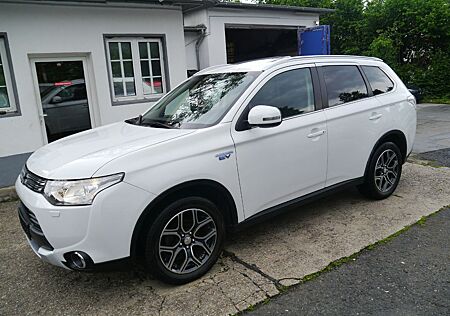 Mitsubishi Outlander PHEV Top 4WD plug -in HYBRID