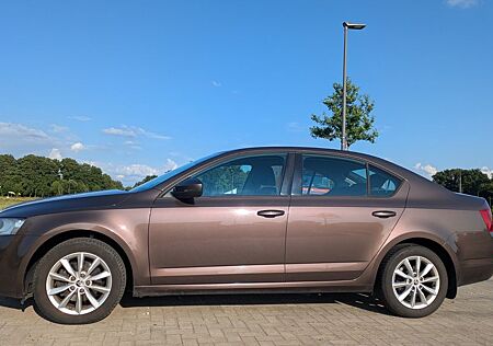 Skoda Octavia 1.6 TDI Elegance DSG TÜV Neu 1Hand