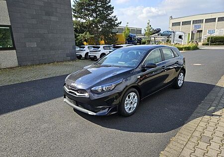 Kia Cee'd CEED+1.5T 140 DCT7+VISION+KOMFORT+NAVI Bluetooth