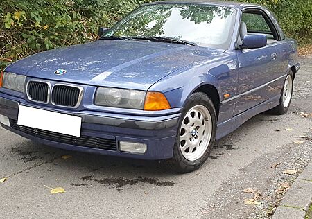 BMW 320i Cabrio/6 Zylinder/Harttop/Leder/Schalter