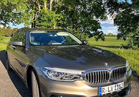 BMW 520d Touring A - Sport line