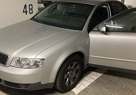Audi A4 multitronic AUTOMATIK - 131 PS - TÜV 03/26