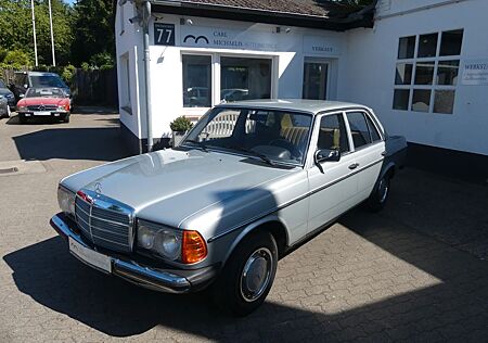Mercedes-Benz 300 D, 1. Hd., Aut., Schiebed., ehrlicher Zust..