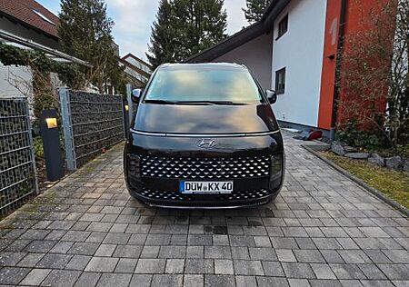 Hyundai Staria 2.2 CRDi Sign., 7, 2WD, Pano, AHK, 8 Fach