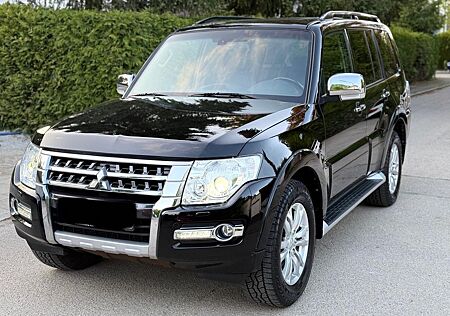 Mitsubishi Pajero 3.2 DI-D *Automatik*AHK*Leder*SHD*7-Sitze