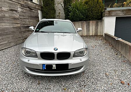 BMW 120d - Volleder & Top-Ausstattung Navi/PDC/Klima