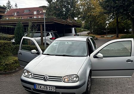 VW Golf Volkswagen 1.9 SDI in Grau (Guter Zustand)