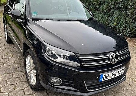 VW Tiguan Volkswagen 2.0 TDI DSG 4MOTION Sport & Style Spo...