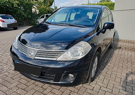 Nissan Tiida 1.6 acenta