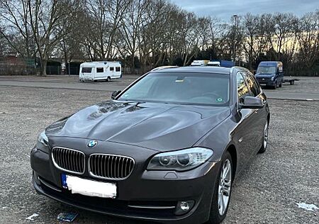 BMW 520d xDrive Touring A Modern Line Modern Line
