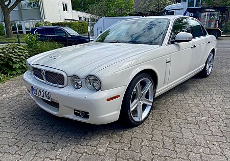 Jaguar XJ8 4.2 V 8 seltenes weiß wenig km