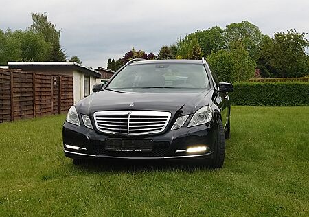 Mercedes-Benz E 200 T BlueEFFICIENCY ELEGANCE ELEGANCE