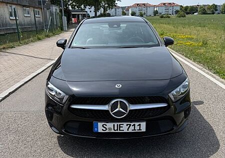 Mercedes-Benz A 200 - Limousine