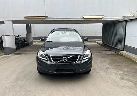 Volvo XC 60 XC60 Momentum 2WD/Navi/Anhängerkupplung