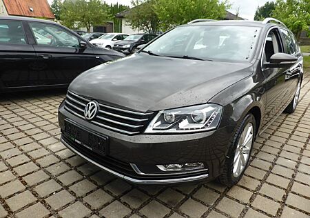 VW Passat Variant Volkswagen Passat Comfortline Bi-XENON AHK SHZ ALU PANORAMD